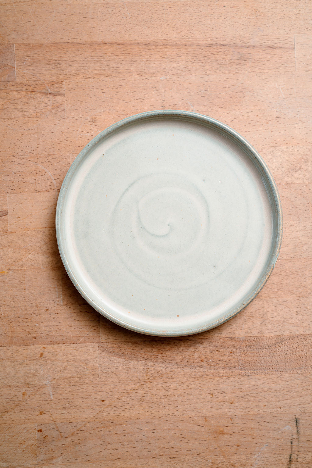 Flat Plate Raised Rim